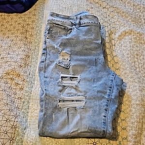 Mid rise ripped capris